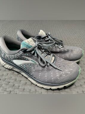 Brooks Gray Running Sneakers with Teal Accents